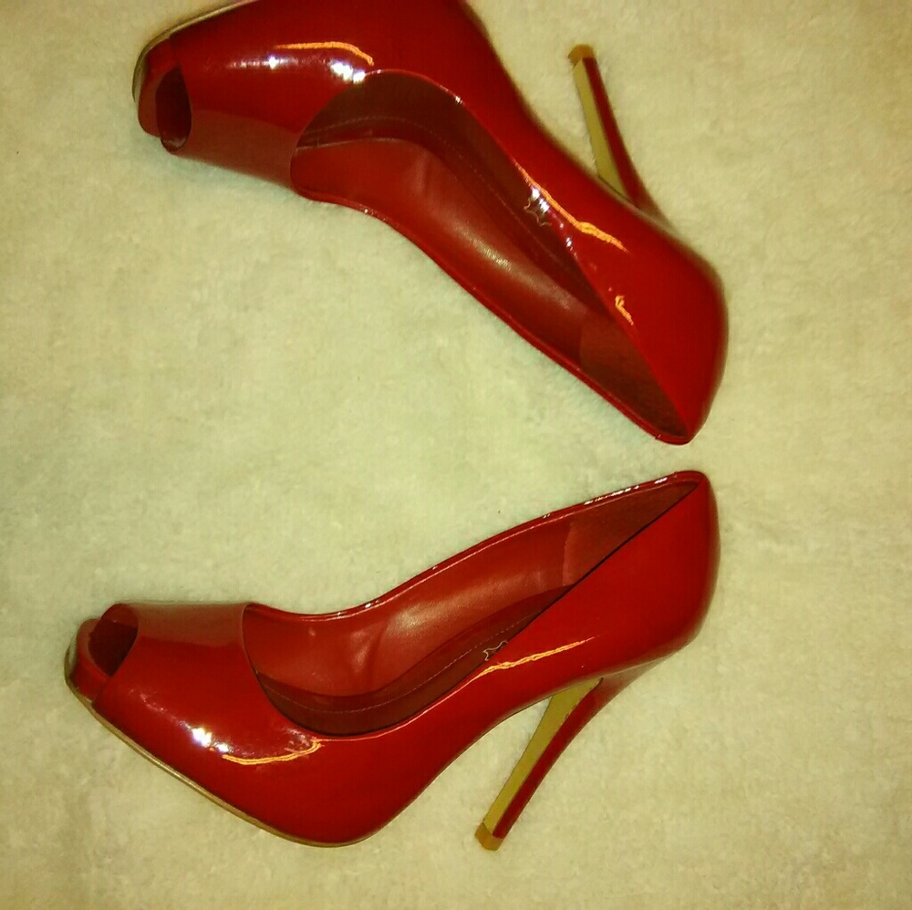 Shoes - Picture 2 of 3